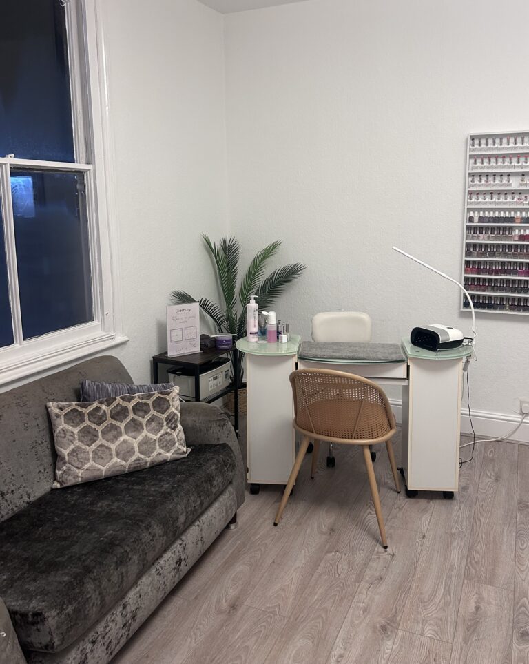 Waiting area and Nail Desk